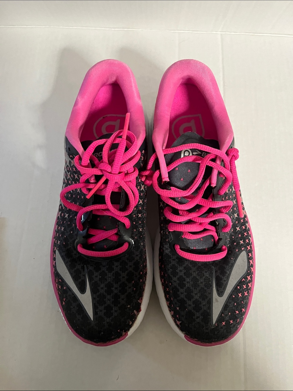 Brooks Women’s Black and Hot Pink Running Sneakers - Picture 13 of 13